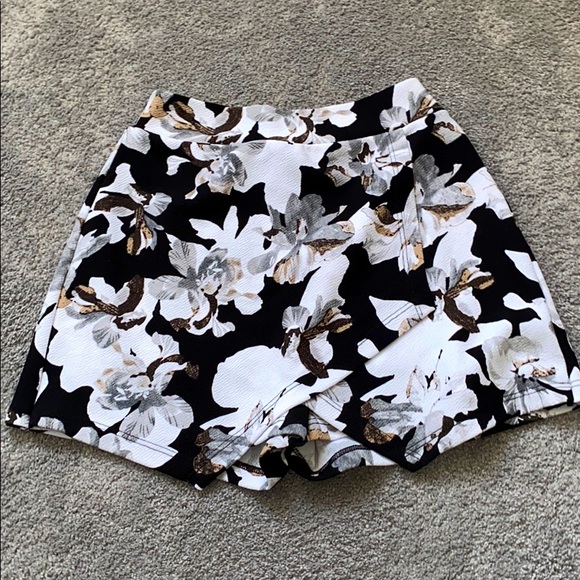 Skirt/Short - Picture 1 of 2